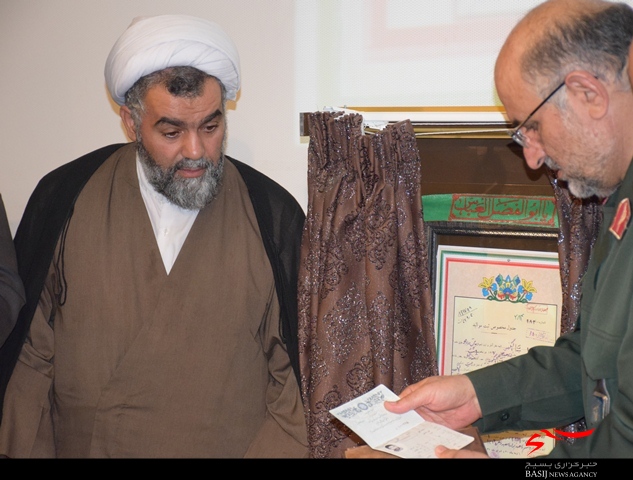 رونمایی از سند هویتی شهید « علی بخشی» در یادواره شهدای کارمند لرستان