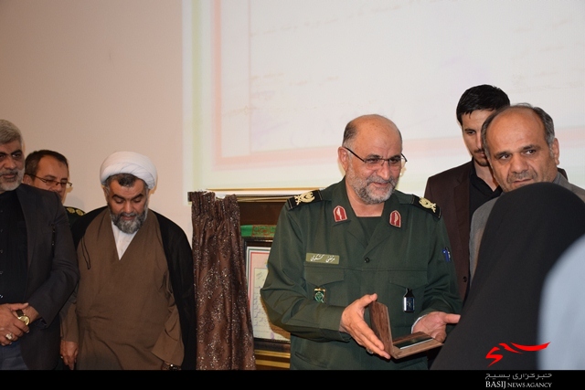 رونمایی از سند هویتی شهید « علی بخشی» در یادواره شهدای کارمند لرستان