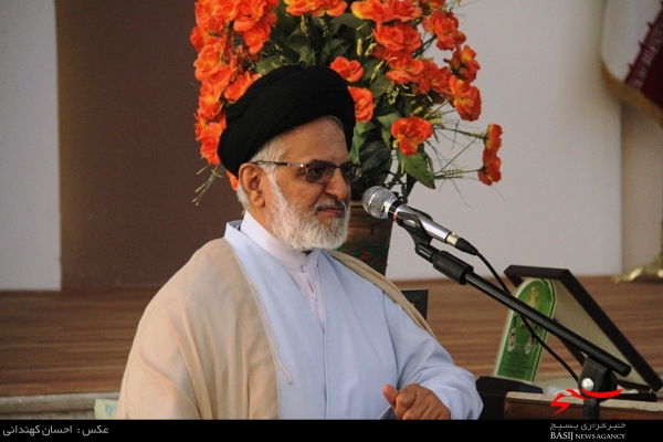 نسل جوان جامعه باید راه شهدا را ادامه دهد