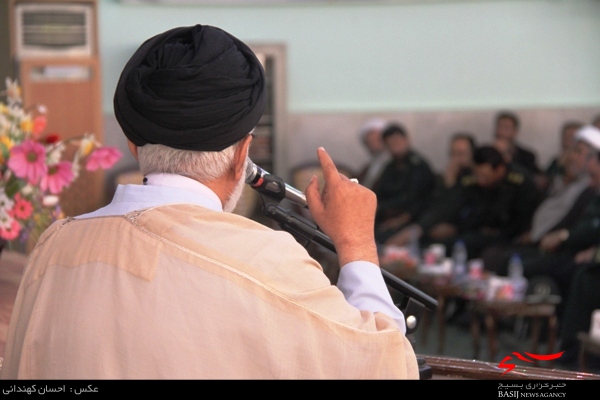نسل جوان جامعه باید راه شهدا را ادامه دهد