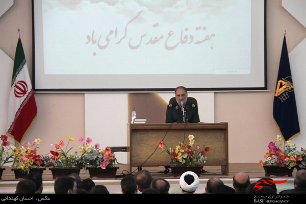پاسداران باید عملکردی فراتر از رزمندگان دفاع مقدس داشته باشند