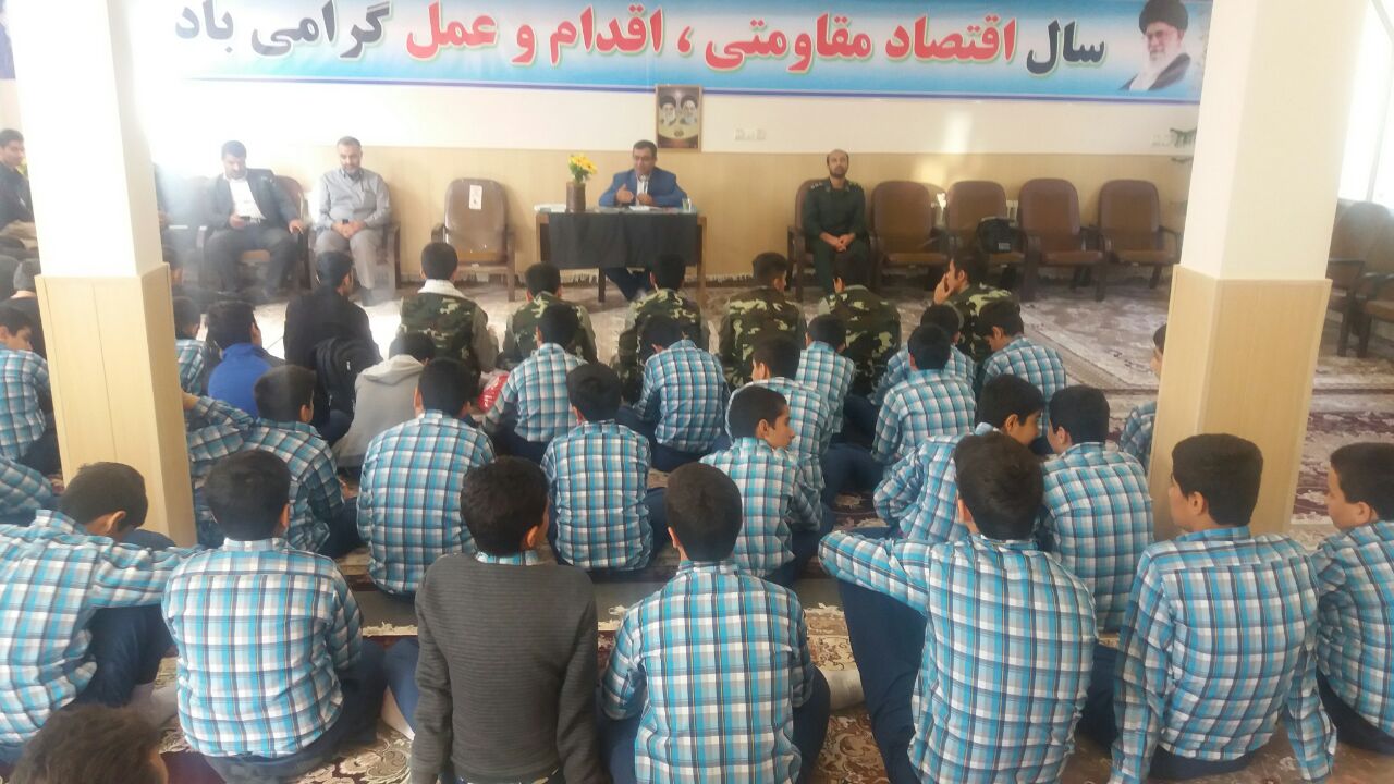 دیدار فرمانداهان واحدهای دانش آموزی با امام جمعه شهر الوند