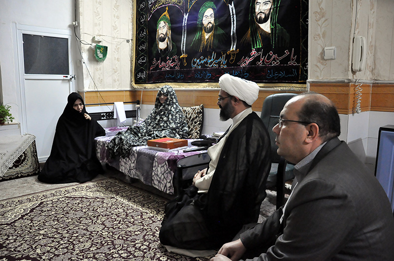 سرکشی بسیج صدا و سیمای مرکز قم به خانواده شهدا