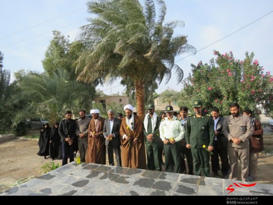 عطرافشانی مزار شهدای ریگان به مناسبت هفته بسیج /تصاویر