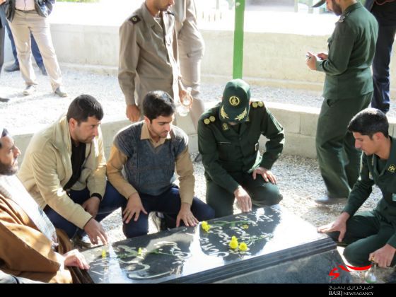 عطرافشانی مزار شهدای ریگان به مناسبت هفته بسیج /تصاویر