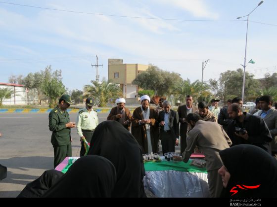 عطرافشانی مزار شهدای ریگان به مناسبت هفته بسیج /تصاویر