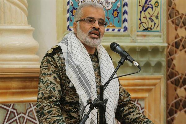 ایثار و از خودگذشتگی در خانواده شهدا تجلی یافته است ایثار و از خودگذشتگی در خانواده شهدا تجلی یافته است