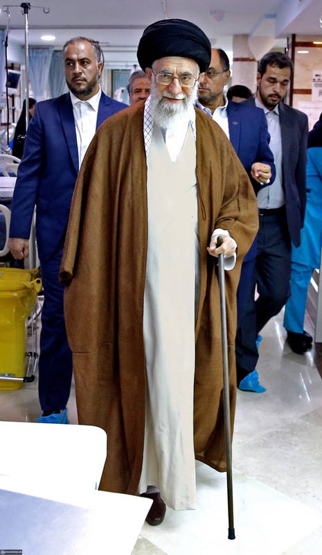 امام خامنه ای از آیت الله هاشمی شاهرودی عیادت کردند