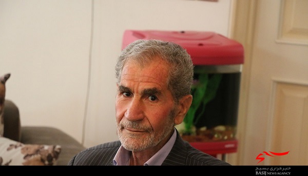 دیدار مدیرکل حفظ آثار دفاع مقدس قم با جانباز 70 درصد ارتش + تصاویر