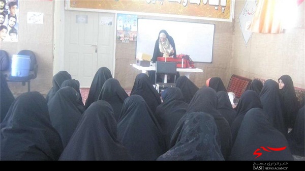 دوره آموزش امدادگری در پایگاه حضرت خدیجه(س) صرم قم برگزار شد دوره آموزش امدادگری در پایگاه حضرت خدیجه(س) صرم قم برگزار شد