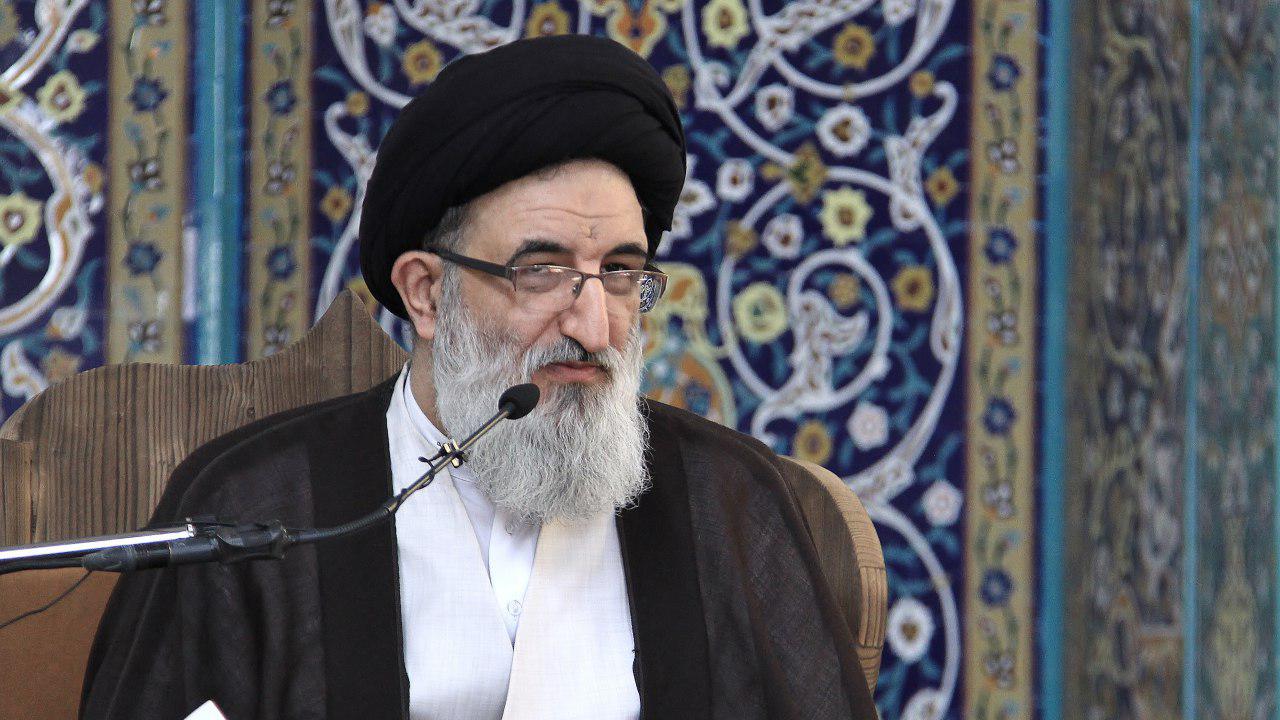امروز طلاب مدافع دستورات دینی و احکام هستند/دشمن برای ریشه کن کردن اسلام، شیعه و انقلاب با همه ترفند ها کمر بسته است