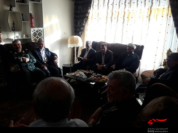 مسئولان سپاه استان اردبیل با محمدباقرتمدن مداح اهل بیت (ع) دیدار کردند