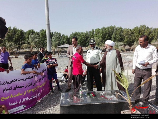 دو همگانی و کوهپیمایی مسئولین همراه با ورزشکاران در منوجان برگزارشد