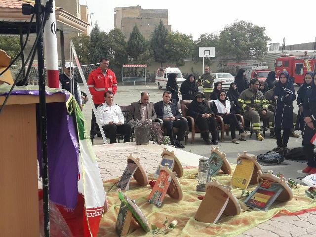 مراسم رزمایش پدافند غیر عامل در دبیرستان۳فردوسیه/گزارش تصویری