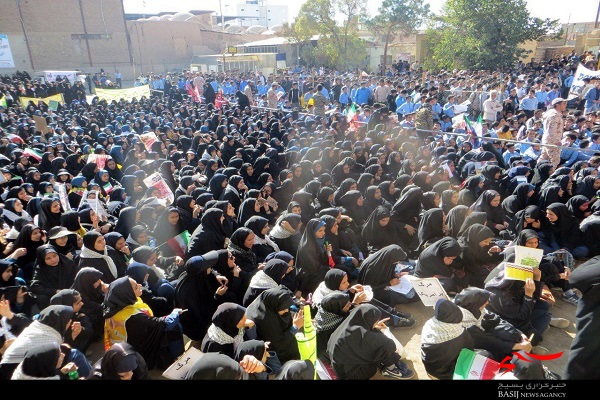 راهپیمایی یوم الله ۱۳ آبان  در زرند برگزار شد