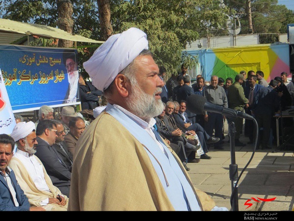 راهپیمایی یوم الله ۱۳ آبان  در زرند برگزار شد