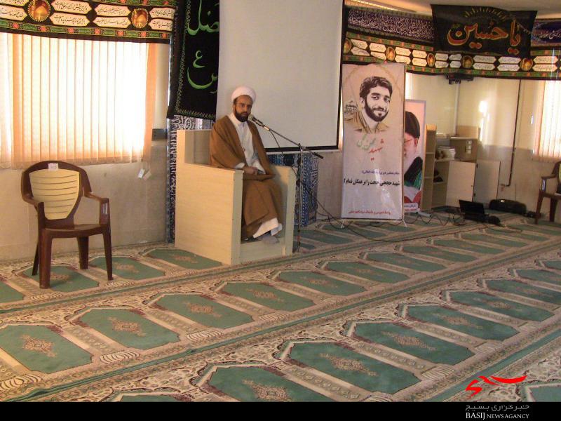 مراسم یادبود جانباختگان زلزله زدگان کرمانشاه درناحیه مقاومت چگنی برگزار شد+ تصاویر