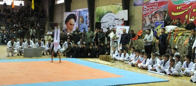 همایش بزرگ بسیجیان در شهرستان قرچک برگزار شد/گزارش تصویری