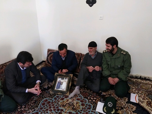 انقلاب اسلامی ایران به برکت خون شهدا به این جایگاه رسیده است انقلاب اسلامی ایران به برکت خون شهدا به این جایگاه رسیده است
