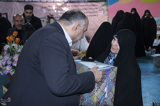 اهدای جهیزیه به ۴۰ نو عروس و تجلیل از مادران شهدای منطقه ۱۸