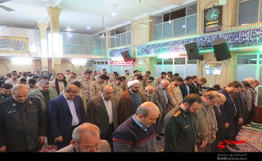 حضور فراگیران دوره ی جبرانی رزم مقدماتی در نماز جمعه