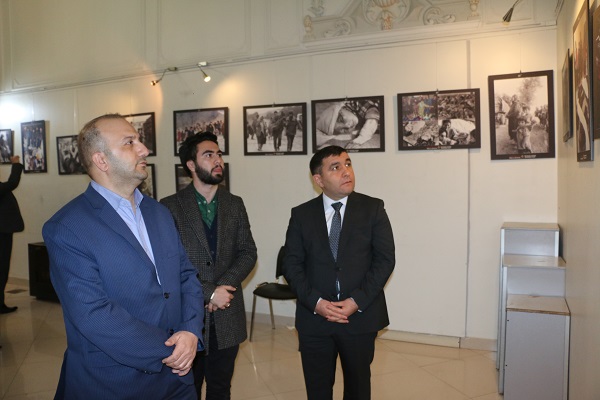 بازدید سفیر جمهوری آذربایجان از نمایشگاه عکس خوجالی تهران