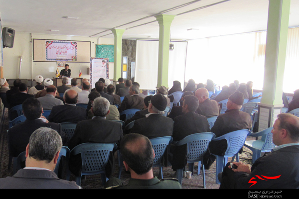 مساجد سنگر و پایگاه اسلام هستند