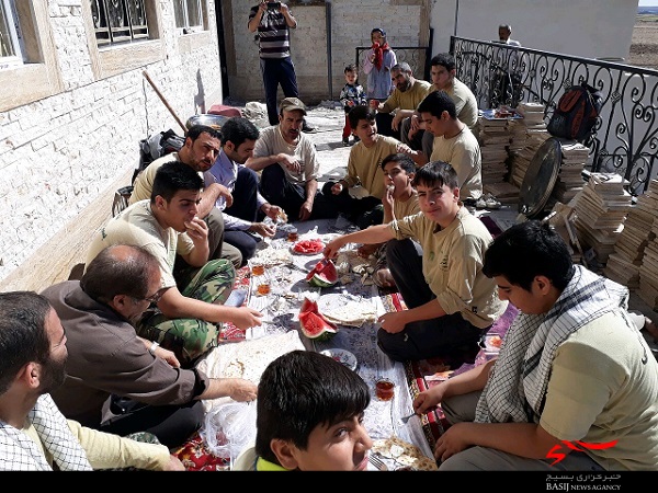 برپایی اردوی جهادی پایگاه بسیج اهل بیت (ع) در روستای خلج آباد + تصاویر