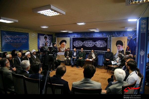 امروز تکلیف شاعران در برابر هجمه فرهنگی دشمنان خطیر است
