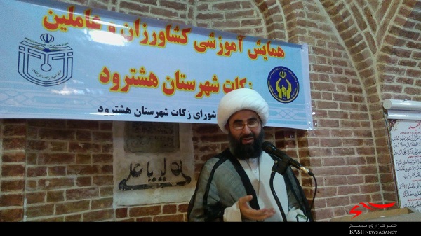 زکات جمع آوری شده هر محلی در آن محل هزینه می شود زکات جمع آوری شده هر محلی در آن محل هزینه می شود