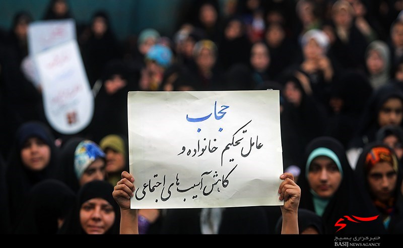 حفظ حجاب مجوز ورود زنان به رتبه های عالی معنوی است حفظ حجاب مجوز ورود زنان به رتبه های عالی معنوی است