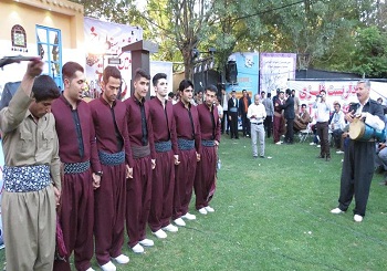 برگزاری جشنواره موسیقی لیلاخ و هلپرکی سوارانه در دهگلان و بلبان آباد