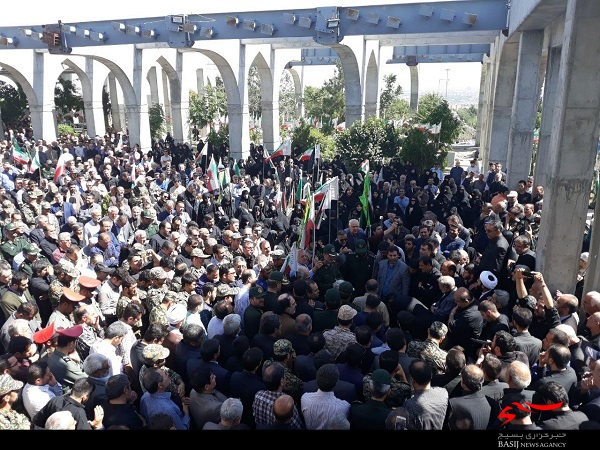 پیکر رزمنده دفاع مقدس و پدر شهید مدافع حرم در تبریز تشییع شد پیکر رزمنده دفاع مقدس و پدر شهید مدافع حرم در تبریز تشییع شد
