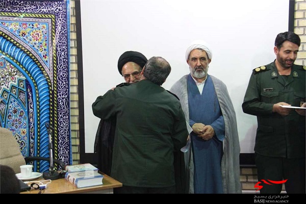 تجلیل از برگزیدگان آزمون کتابخوانی ماه خدا و کلاس&zwnj;های نور مبین در ناحیه امام حسن مجتبی(ع)+تصاویر