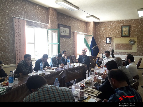 نقش هنرمندان در آستانه چهلمین سالگرد انقلاب خطیر است