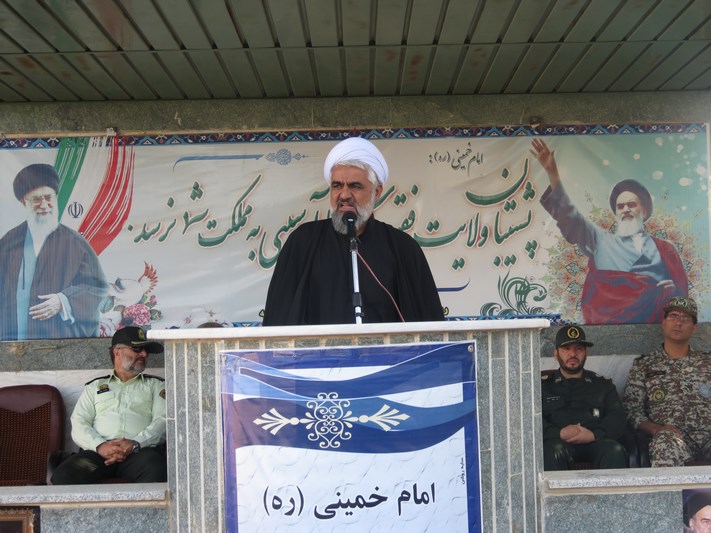 گزارش تصویری از صبحگاه مشترک نیروهای نظامی ، انتظامی و بسیجیان شهرستان زرندیه