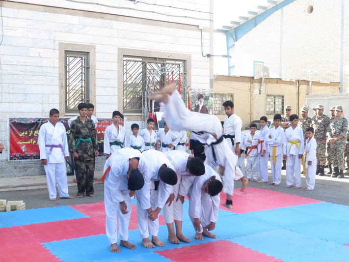 گزارش تصویری از صبحگاه مشترک نیروهای نظامی ، انتظامی و بسیجیان شهرستان زرندیه
