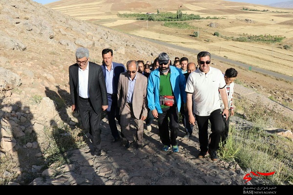 کارمندان ادارت هشترود به ارتفاعات آقبلاغ صعود کردند