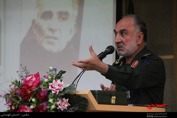 بسیاری از مشکلات اقتصادی به علت بیتدبیری برخی مسئولان است بسیاری از مشکلات اقتصادی به علت بیتدبیری برخی مسئولان است