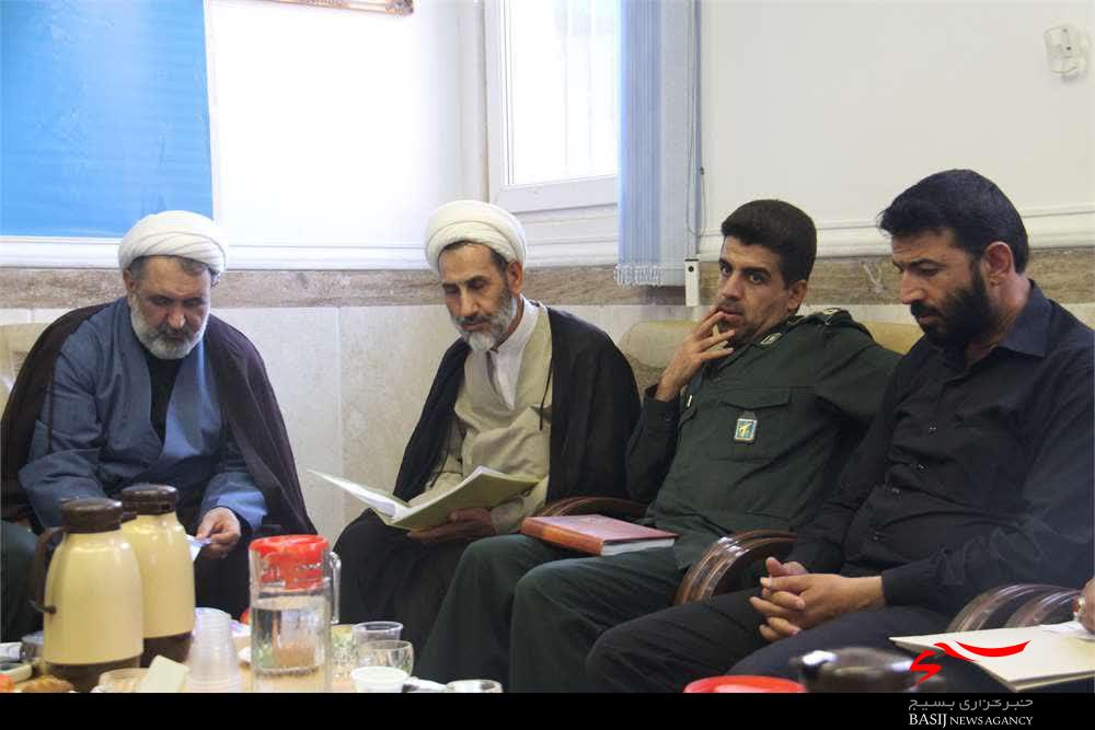 نشست مشترک رابطین نمایندگی ولی فقیه با فرماندهان حوزه&zwnj;های بسیج پردیسان قم+ تصاویر