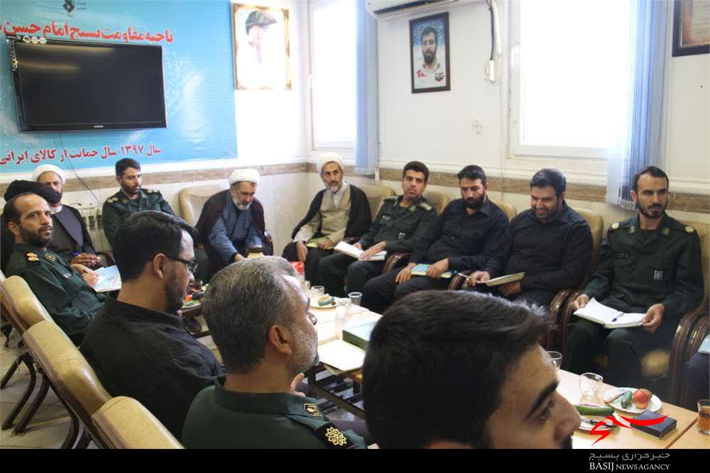 نشست مشترک رابطین نمایندگی ولی فقیه با فرماندهان حوزه&zwnj;های بسیج پردیسان قم+ تصاویر