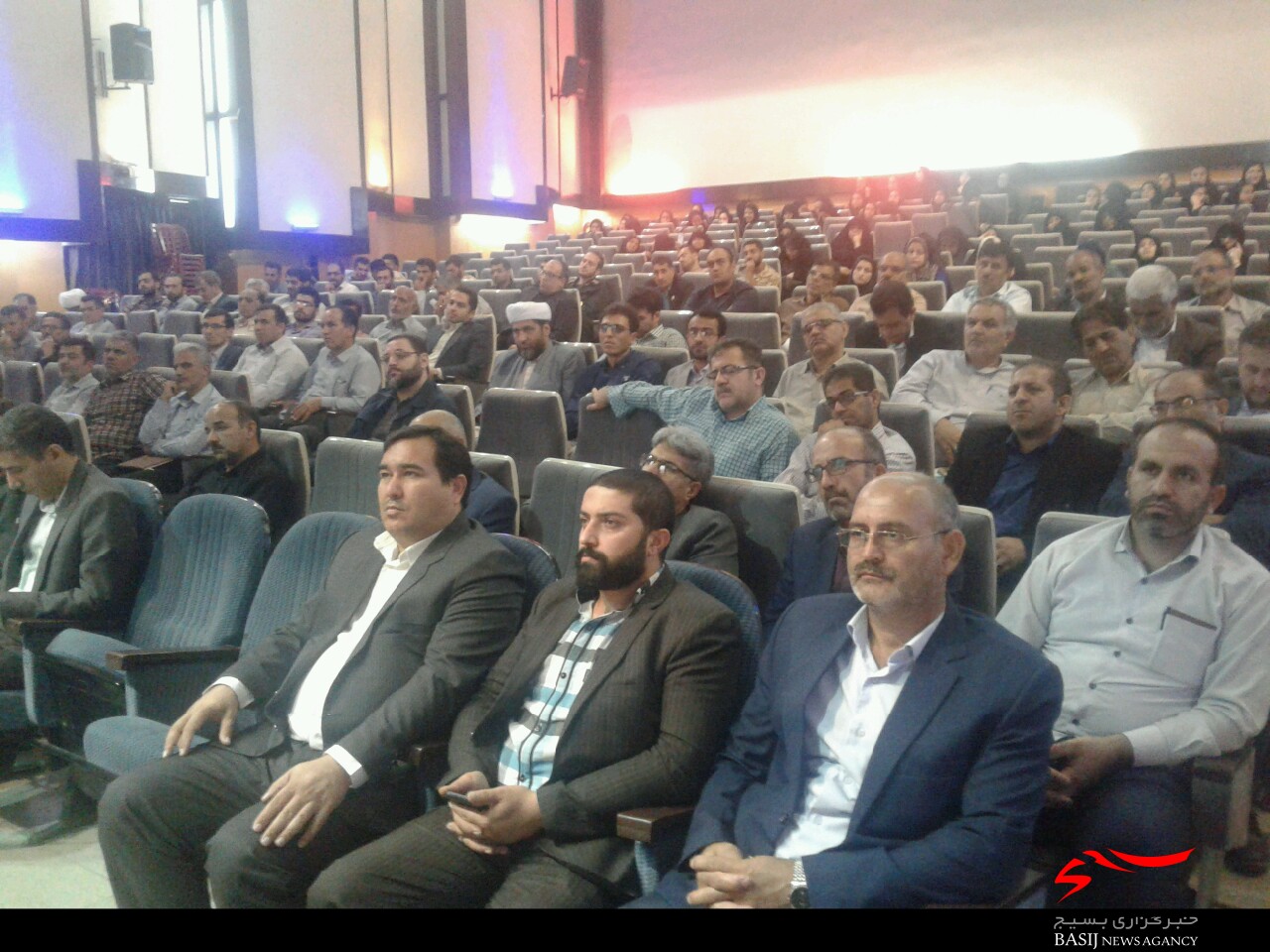 تجلیل از فعالان راهیان نور دانشآموزی گلستان تجلیل از فعالان راهیان نور دانشآموزی گلستان