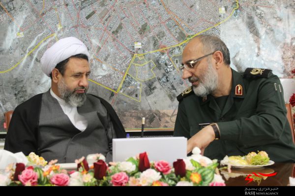 دیدار امام جمعه کرمان با فرمانده سپاه ثارالله دیدار امام جمعه کرمان با فرمانده سپاه ثارالله