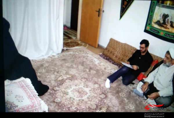 دیدار مسئول نمایندگی ولی فقیه در ناحیه امام حسین (ع) با خانواده شهیدان آل اسحاق و بحری