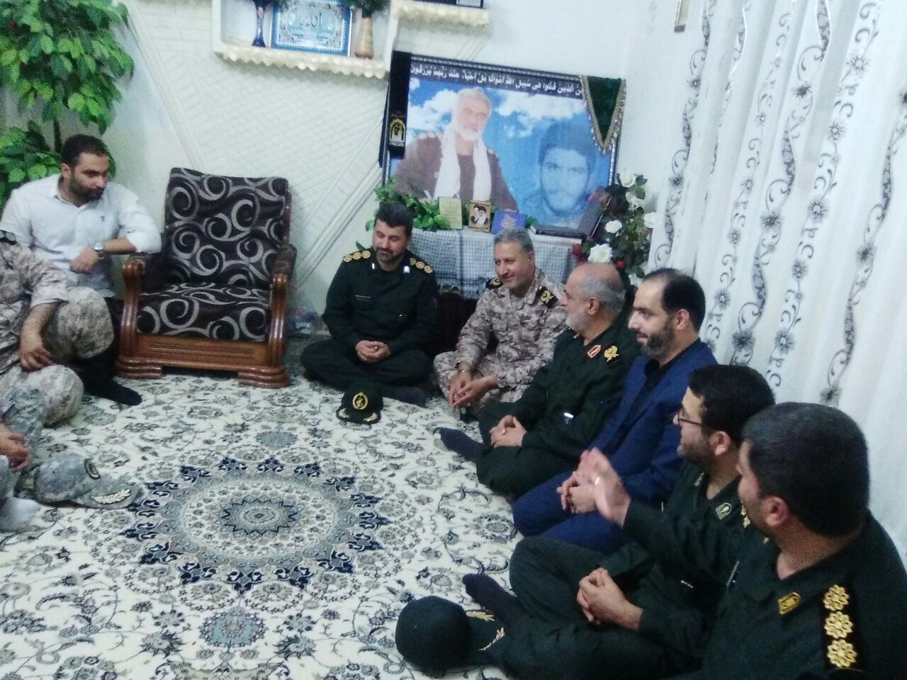 دیدار فرمانده سپاه قدس گیلان با خانواده سردار شهید هدایت و شهید پرویز درویشوند+تصاویر