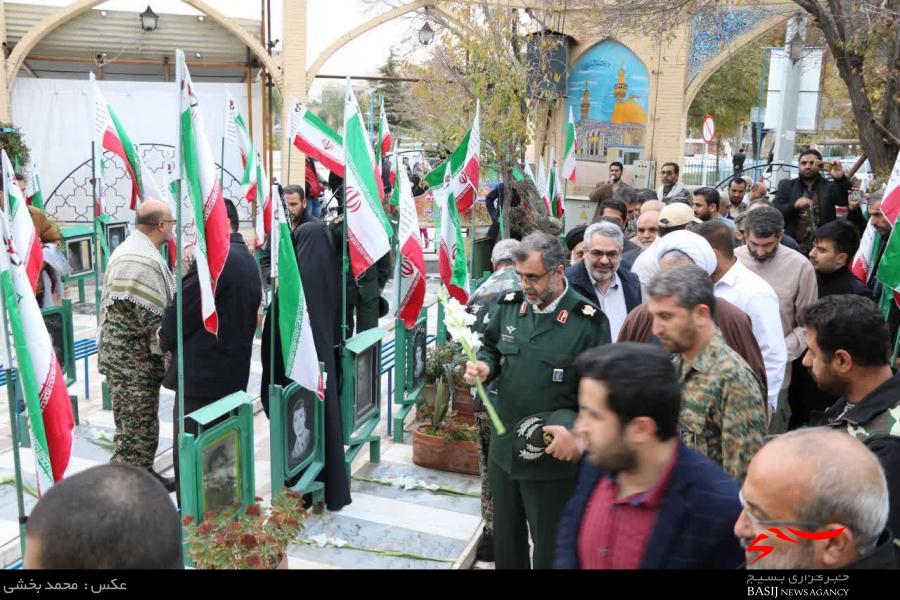 فرمانده سپاه استان البرز نسبت به شهدای آستان مقدس امامزاده طاهر (ع) ادای احترام کرد فرمانده سپاه استان البرز نسبت به شهدای آستان مقدس امامزاده طاهر (ع) ادای احترام کرد