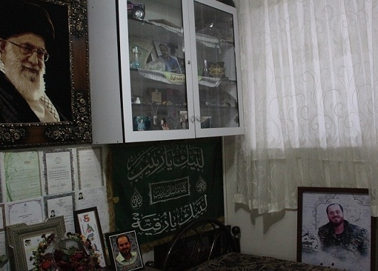 دیدار سردار یزدانی و سردار آذرنوش با خانواده شهید صفری