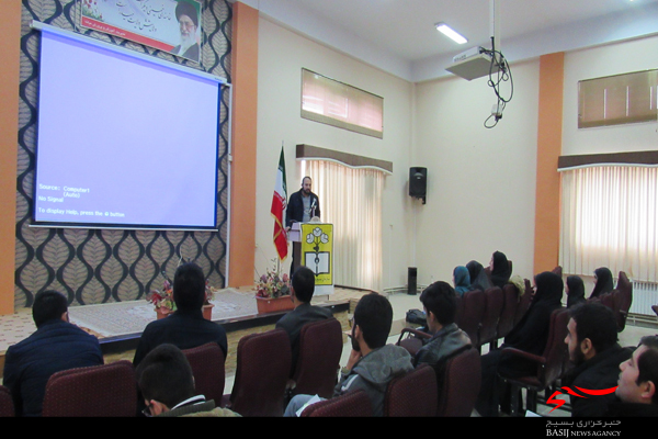 کارگاه آموزش خبرنگاران افتخاری توسط بسیج دانش آموزی میانه برگزار شد