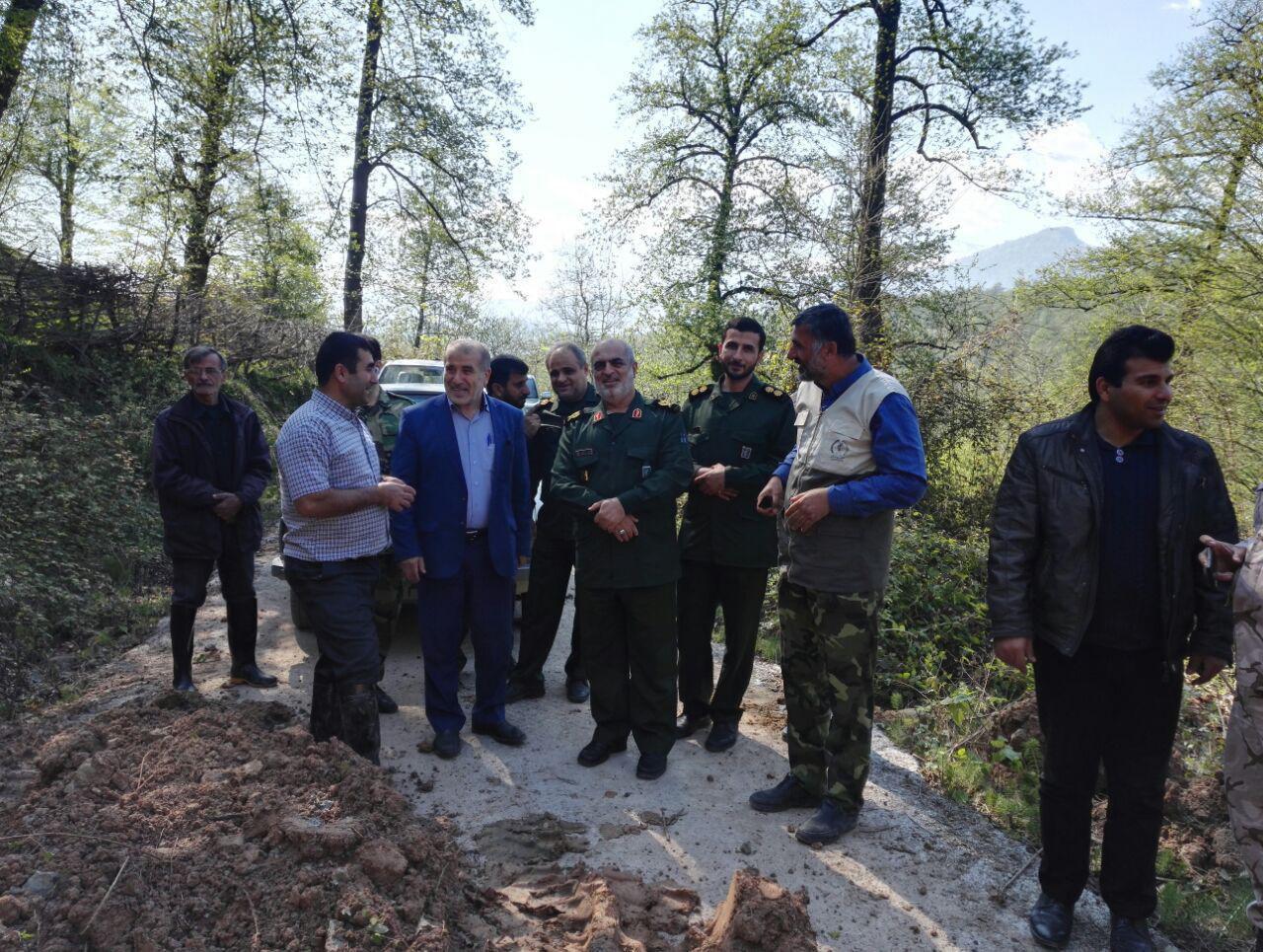 گزارش تصویری بازدید فرمانده سپاه قدس گیلان از مناطق سیل‌زده استان مازندران/1