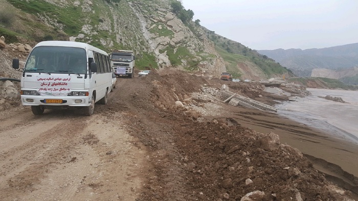 دست اساتید بسیجی لرستان در دست مردم سیل زده ی پلدختر